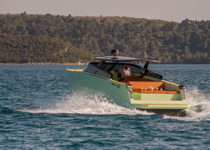 Condor Yachting Boat بوتيل *