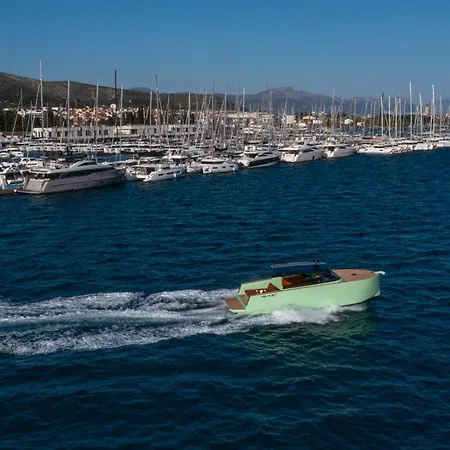 Botel Condor Yachting Boat Split