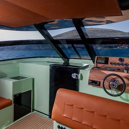 Condor Yachting Boat Botel *
