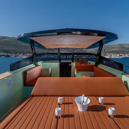 Condor Yachting Boat Hotel en barco Split