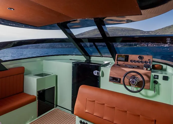 Condor Yachting Boat Botel *