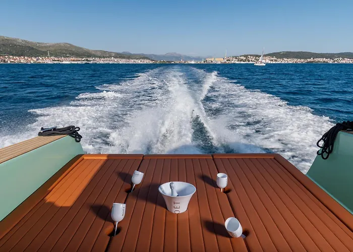 Condor Yachting Boat Botel *